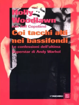 Coi tacchi alti nei bassifondi Holly Woodlawn - ilRecensore.it