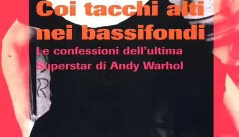 Coi tacchi alti nei bassifondi Holly Woodlawn - ilRecensore.it