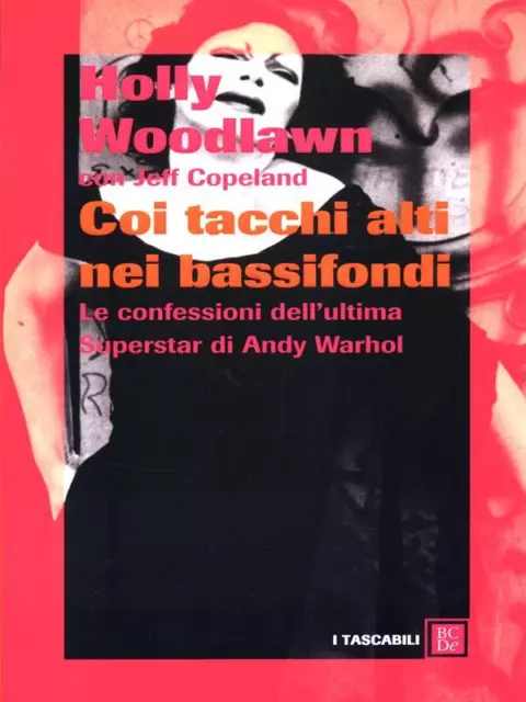 Coi tacchi alti nei bassifondi Holly Woodlawn - ilRecensore.it